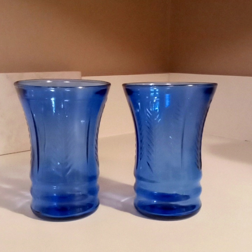2 cobalt blue vintage Maryland during glasses.